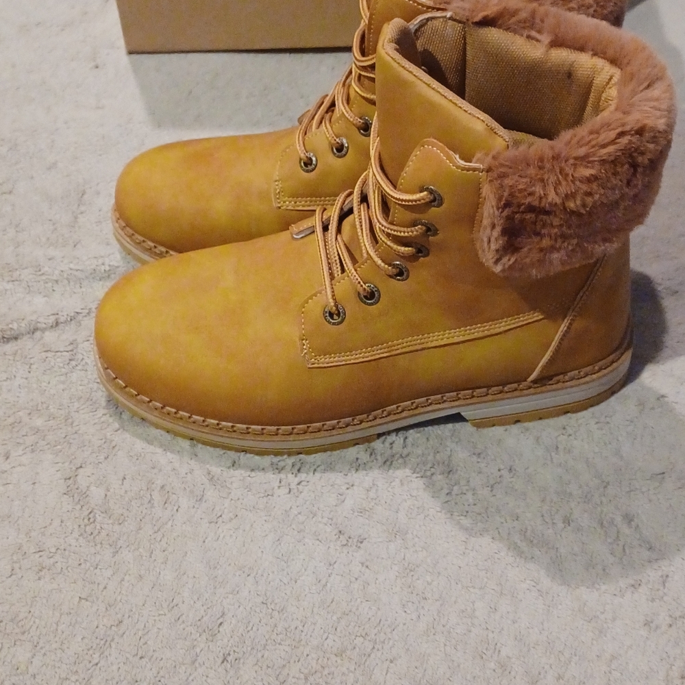 Dirty Laundry Tan Fur-Lined Lace-Up Boots